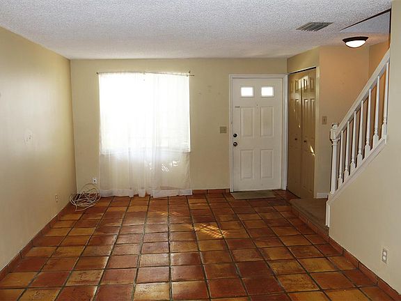 5th image of 303 Georgian Park Dr