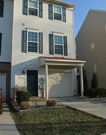 2nd image of 809 Croggan Cres