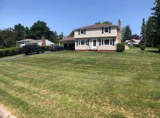 3 Crest View Dr, Rochester, NY 14625