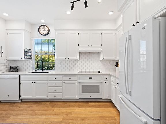 5th image of 742 Tommy Dorsey Court
