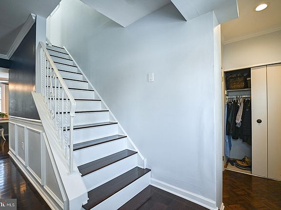 4th image of 1055 Brookwood Dr