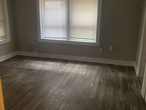 2nd image of 537 Gladstone Blvd #4