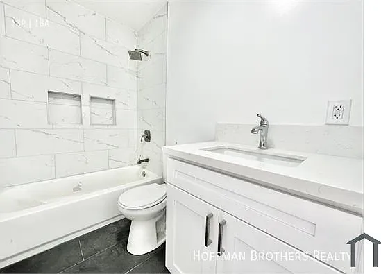 5718 S Manhattan Pl — Photo 9