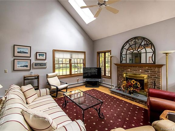 5th image of 29 Country Club Ln