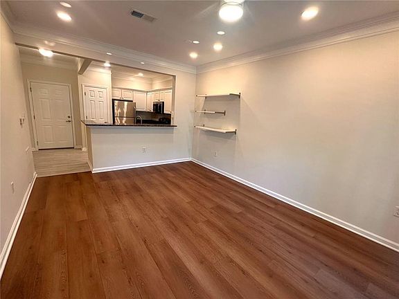4th image of 1110 Westchester Rdg NE