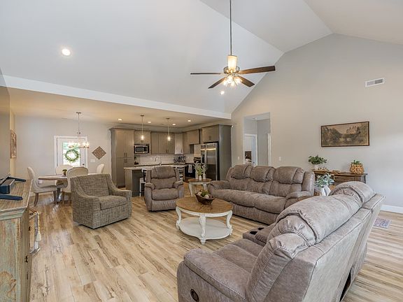 5th image of 1103 Glendora Ave
