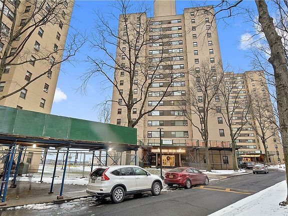2nd image of 3 Fordham Hill Oval APT 17B