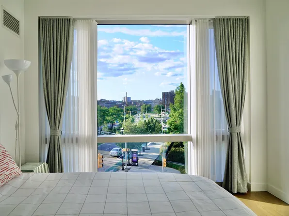 75 Park Lane South image 4 of 38