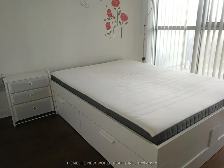 375 King St W #1701 — Photo 4