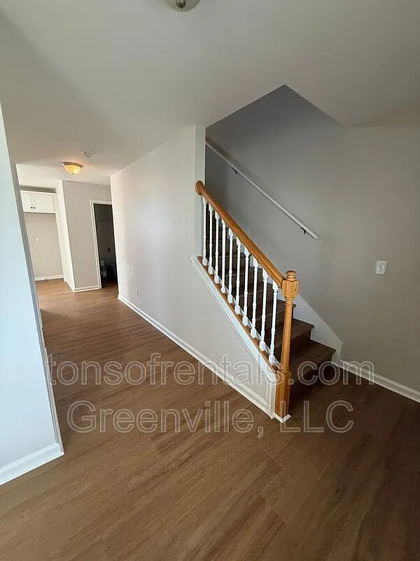 3 bed, 2.5 bath, 1914 sqft, $1,995 — Photo 2