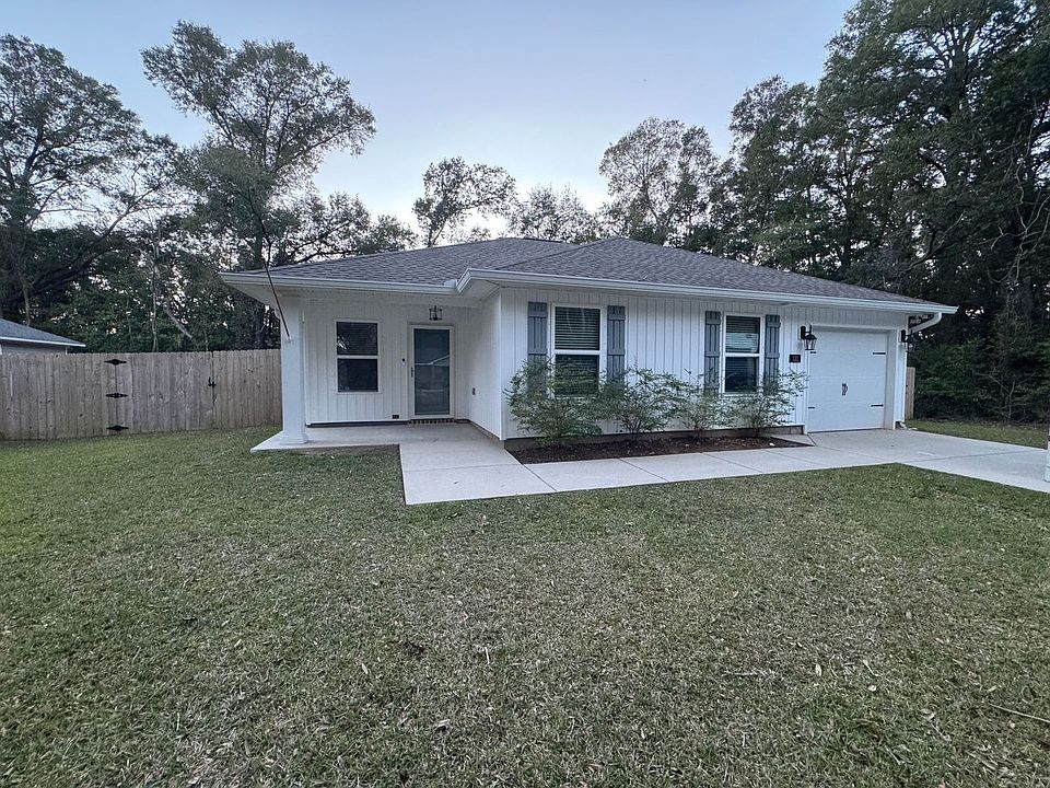 1st image of 131 Calvert Oaks Dr