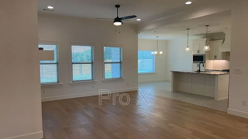 4 bed, 2.5 bath, 2365 sqft, $2,400 — Photo 2