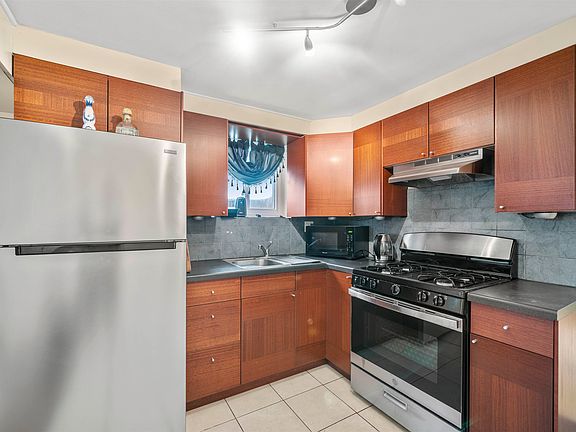5th image of 40 Hauxhurst Ave #1