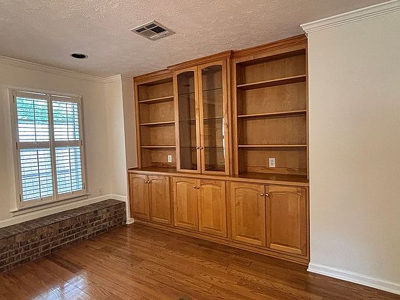 2nd image of 193 Poplar St