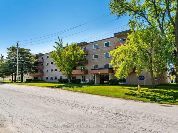184 8th St #203, Collingwood, ON L9Y 2C8