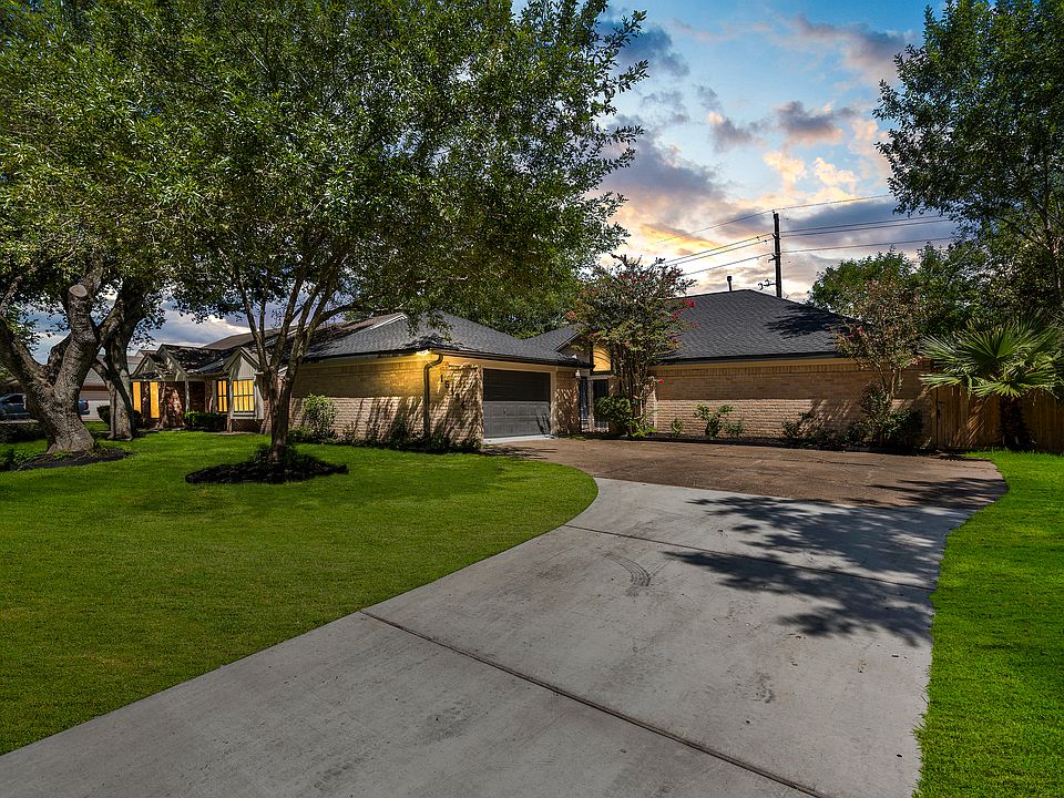 1st image of 15134 Corona Del Mar Dr