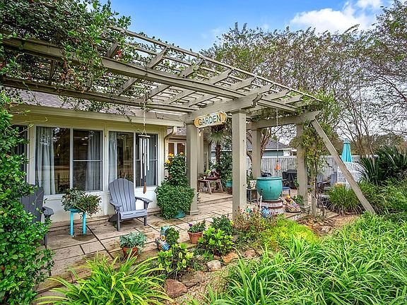 5th image of 129 Villa Rd