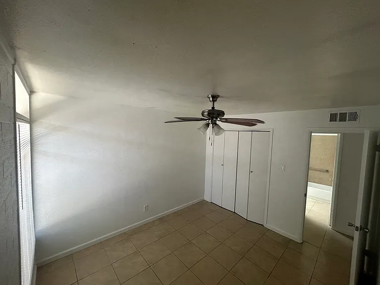 1123 E Sierra Vista Dr #7 — Photo 7