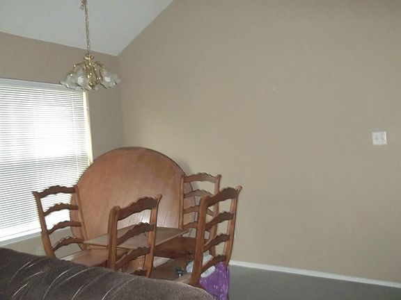 4th image of 201 S Meadowbrooke Dr