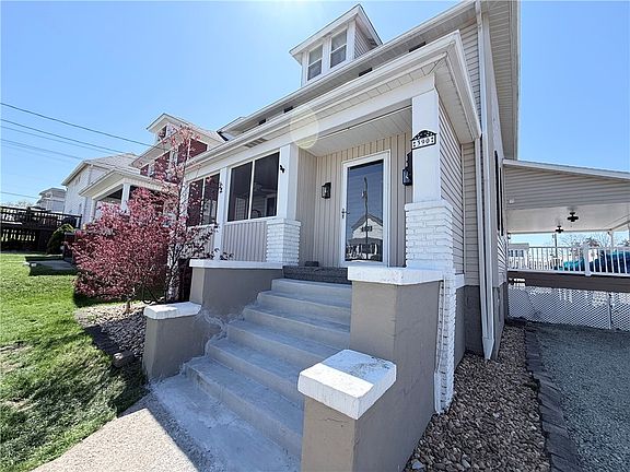 2nd image of 390 Jones St