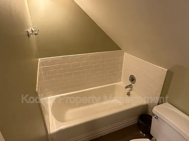 467 E 5th Ave — Photo 22
