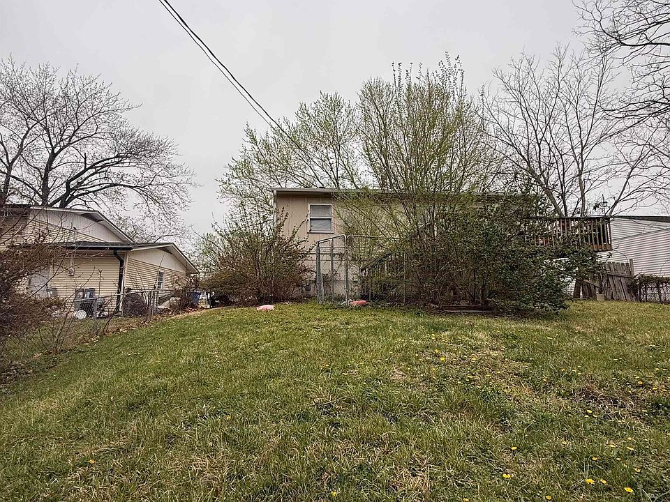 2nd image of 909 SE 35th Ter
