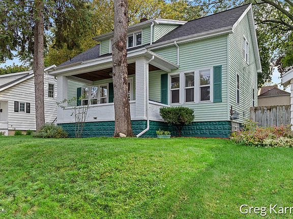 2nd image of 864 Hollywood St NE