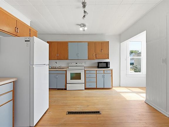 5th image of 107 S Grove Street #1 & 2