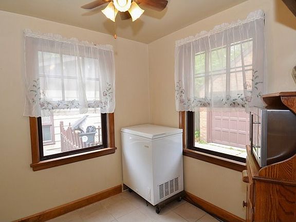 2nd image of 1317 Marquette Blvd