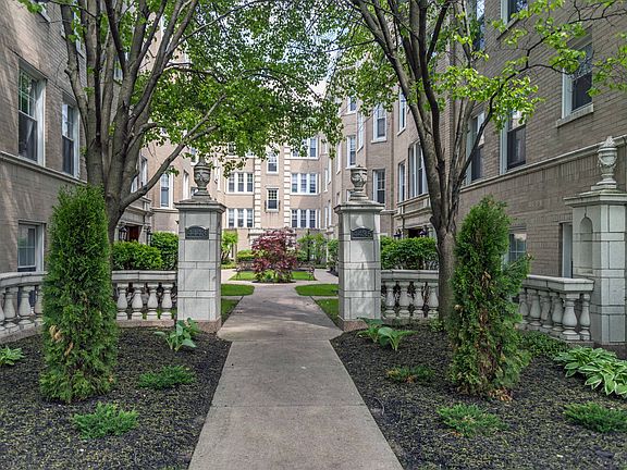 3rd image of 4435-4443 N Greenview Ave #6922005