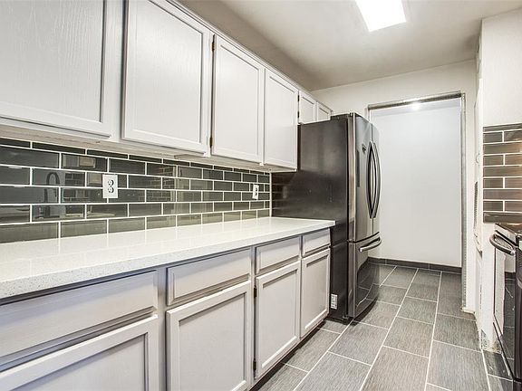 3rd image of 8289 Creekbend Dr #8289