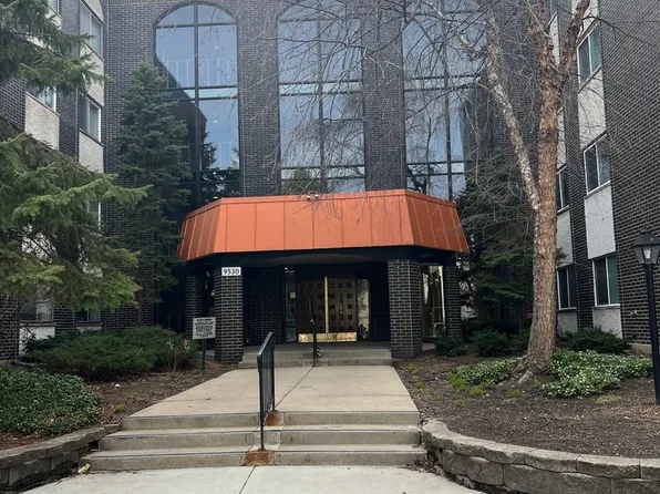 9530 N Lamon Ave #203, Skokie, IL 60077