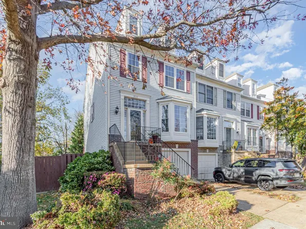 7039 Kings Manor Dr, Alexandria, VA 22315