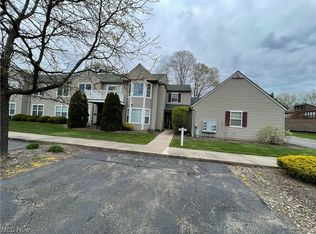 995 Canyon View Rd APT D, Northfield, OH 44067