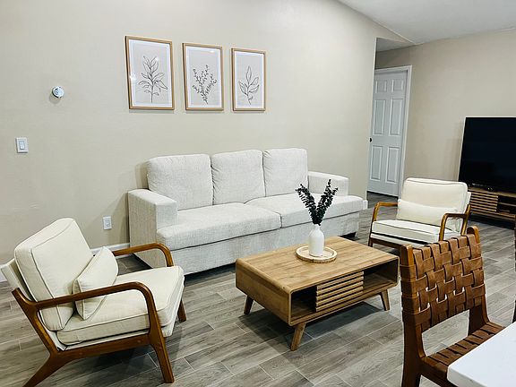 2nd image of 1642 Oak Hill Trl