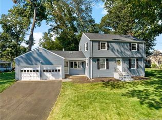 8 Hawthorne Ter, Branford, CT 06405