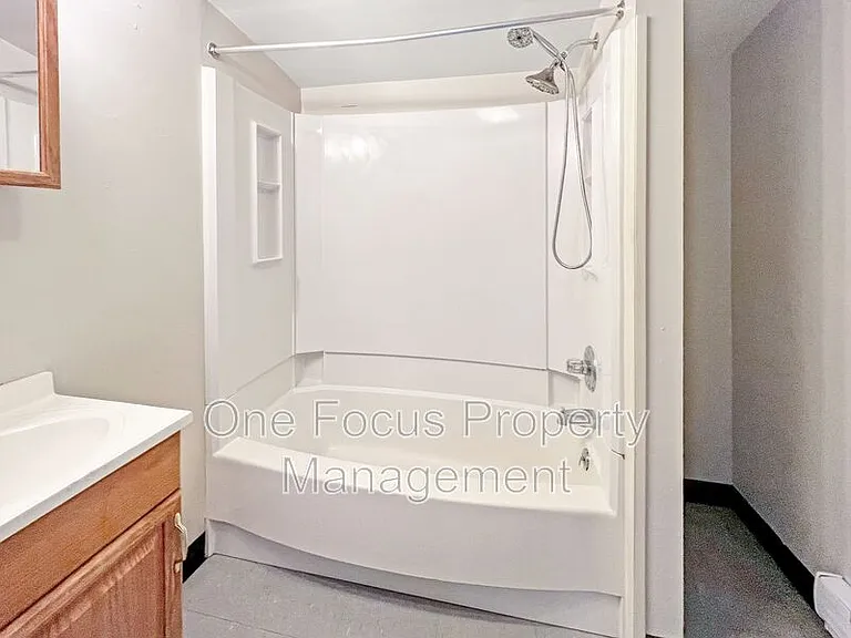 1314 W 4th St #10 — Photo 2