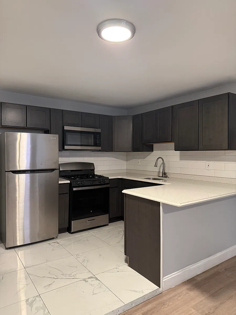 Building Photo - 300 Westfield Ave E #2