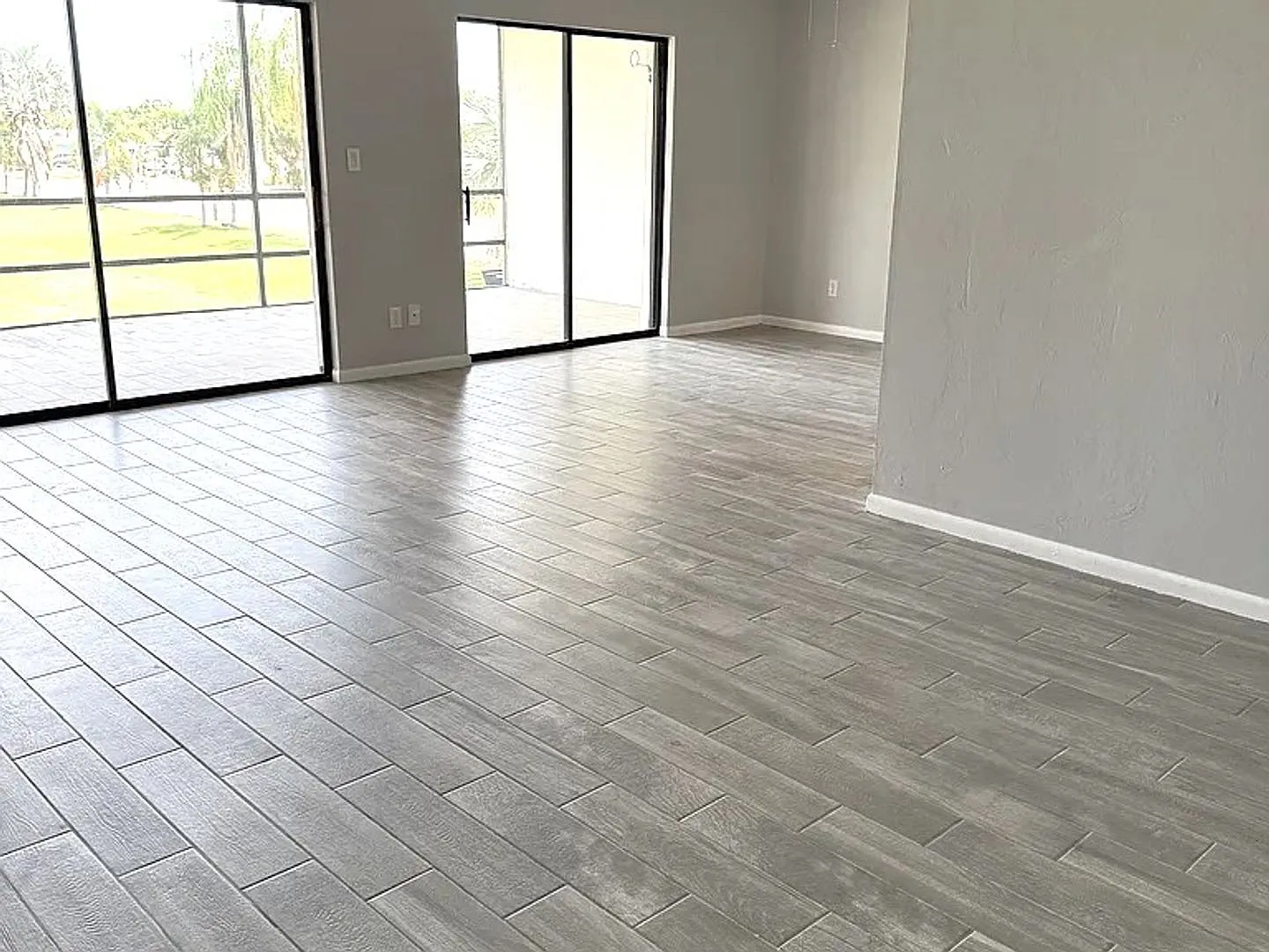 First Month Rent Free@! Immaculate 55+ Condo With Views Of Golf Course In N. Ft. Myers — Photo 3