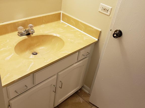 4th image of 4436 Washington Dr