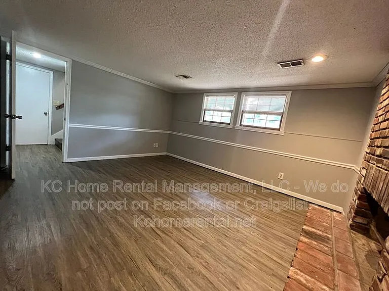 6708 W 71st Ter — Photo 22