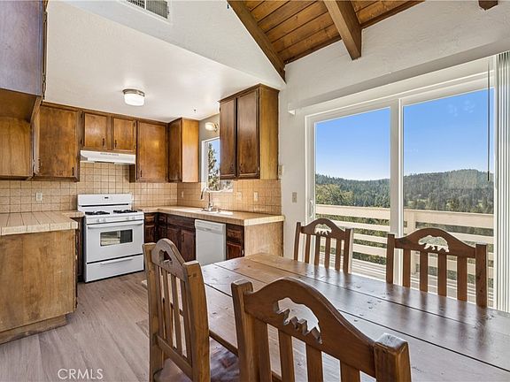 3rd image of 831 Madera Ln