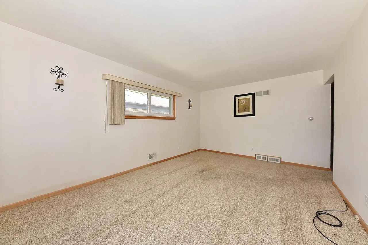 3 bed, 1342 sqft, $1,795 — Photo 3