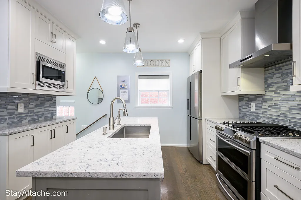 4 bed, 3.5 bath, 2700 sqft, $11,850 — Photo 3