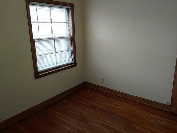3rd image of 1625 Sherburne Ave APT 10