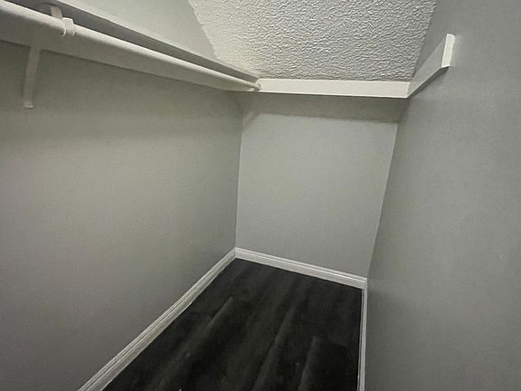4th image of 124 E Avenue Q #2