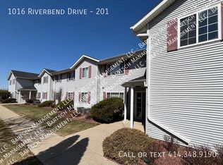 1016 Riverbend Dr APT 201, Hartford, WI 53027