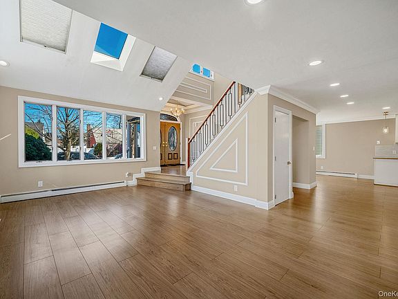 5th image of 1027 Windermere Road