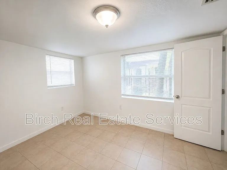 1725 Preston St S #B — Photo 8
