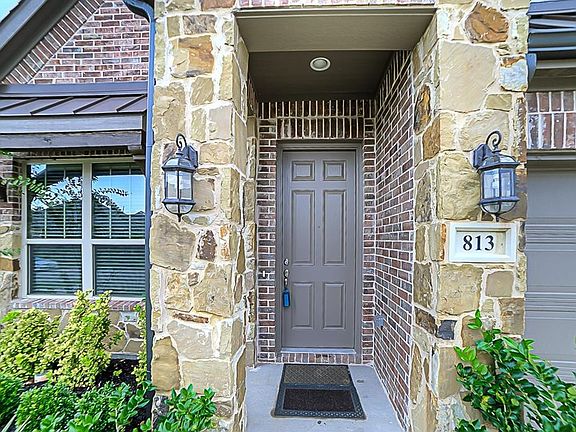 2nd image of 813 Llano Falls Dr